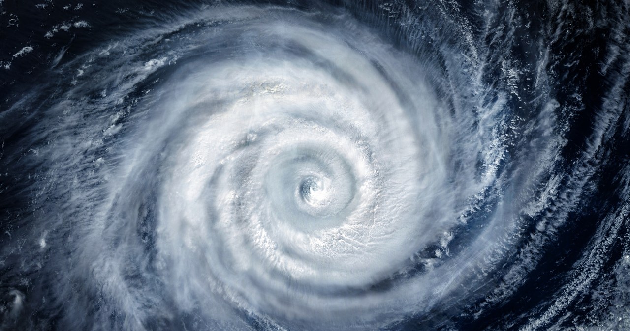 100 mm deszczu w 12 godzin. Huragan "Humberto" nadciąga