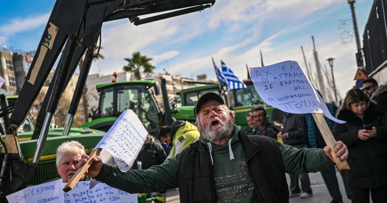 Greccy rolnicy blokują kraj. Feta znika z półek, lotniska zamknięte, a rząd bezradny
