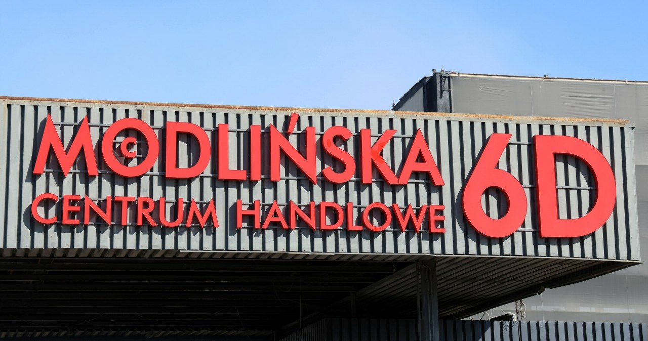 Zarządca miał nękać kupców warszawskiej hali. Śledztwo umorzone