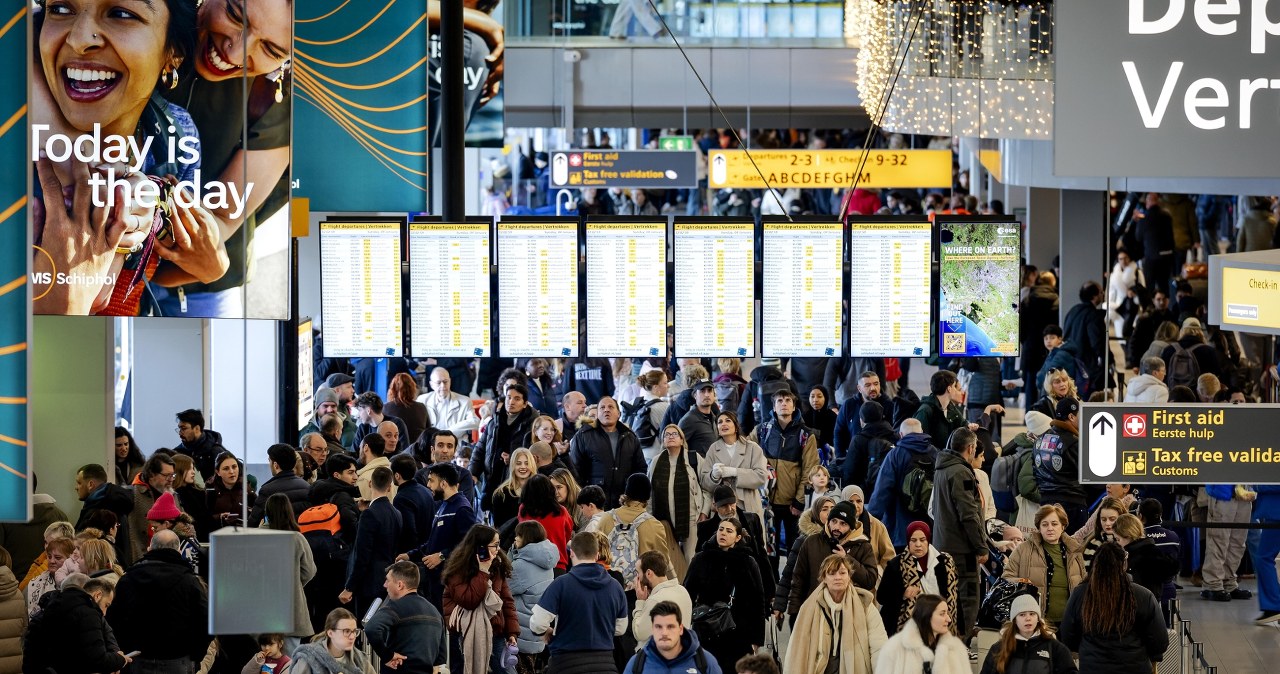 ​Śniegowo-lodowy paraliż Holandii. Pociągi stanęły, auta utknęły