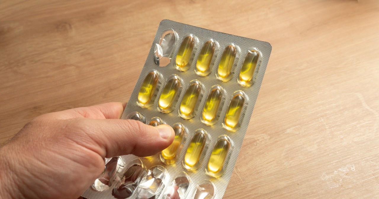 Ciemna strona "witaminy słońca". Polacy łykają na potęgę, oto jak prawidłowo przyjmować