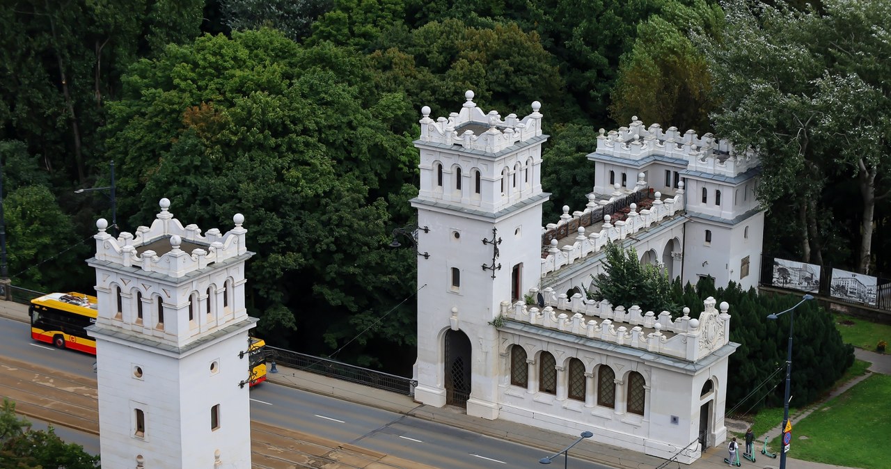 "Wandalskie malowidła" na wiadukcie mostu Poniatowskiego
