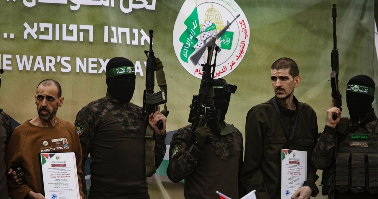 Szokujące okoliczności uwolnienia zakładników. Hamas wydał im "certyfikaty"