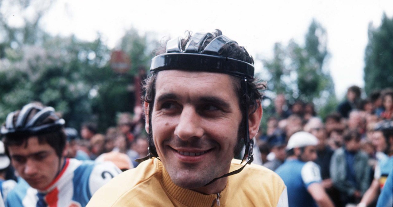Gdy startował w Wyścigu Pokoju, pustoszały ulice. Do dziś mówią o nim "profesor kolarstwa"