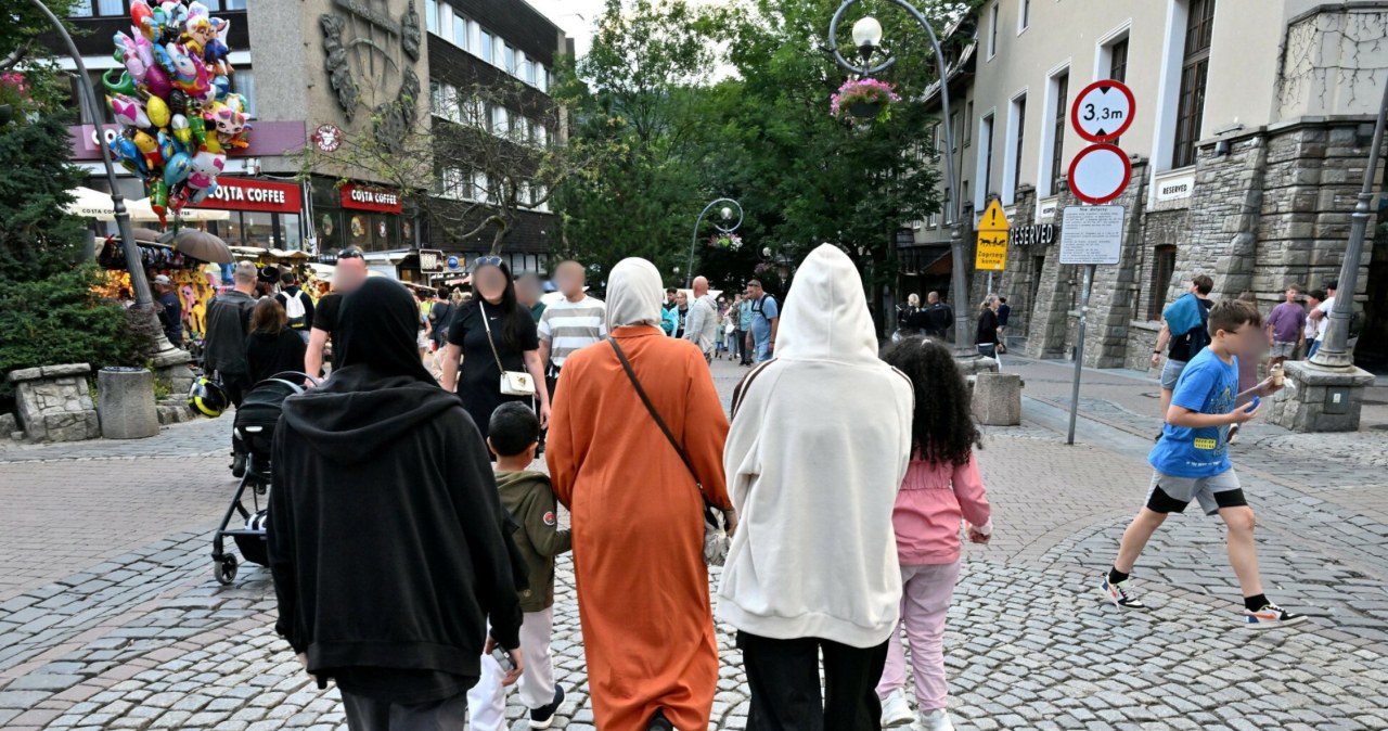 Już nie Dubaj ani Turcja. Turyści z Zachodu chcą zobaczyć "zakutaną gaździnę"