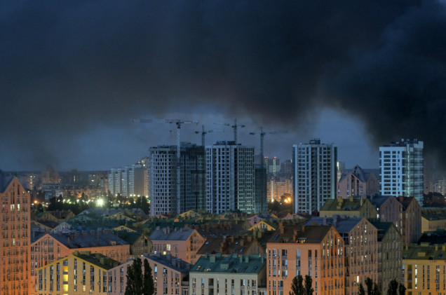 Rakiety balistyczne i drony uderzyły w Kijów. Atak w dniu ważnych decyzji