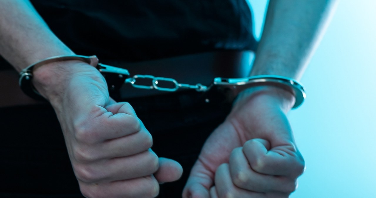 Z młotkiem rzucił się na śpiącą matkę. Szokujący atak w Warszawie