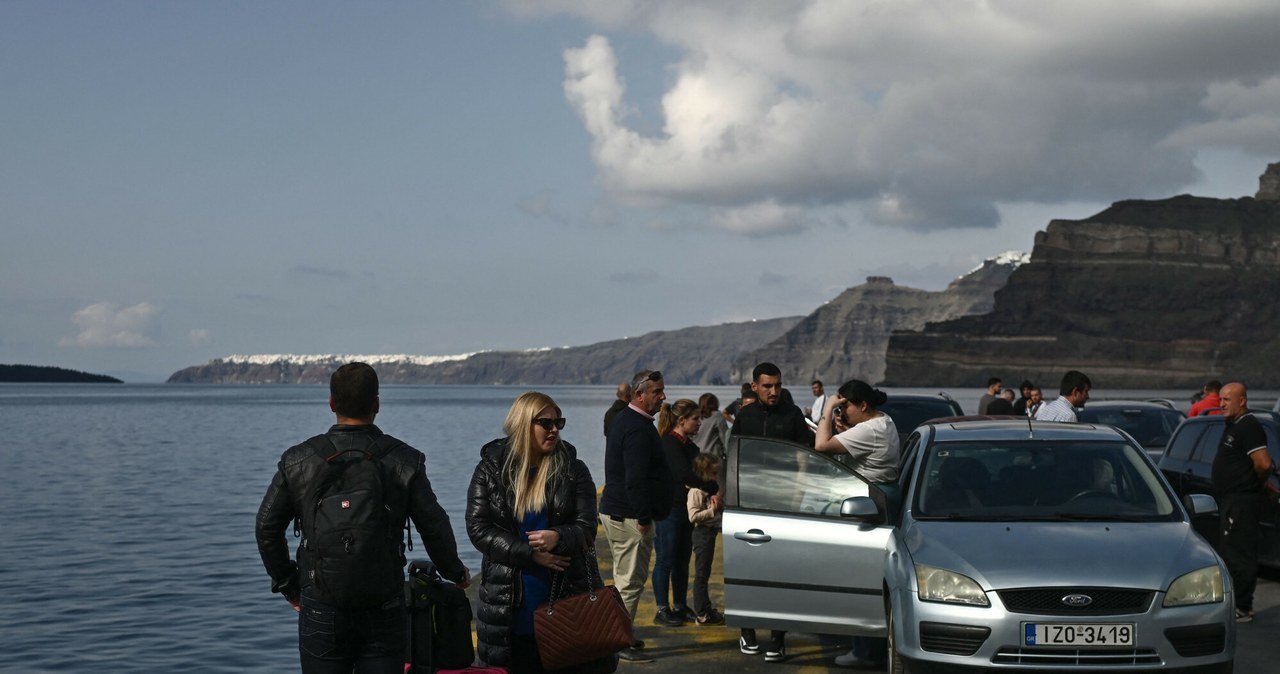 Panika na Santorini, turyści opuszczają wyspę. Już kilkaset wstrząsów