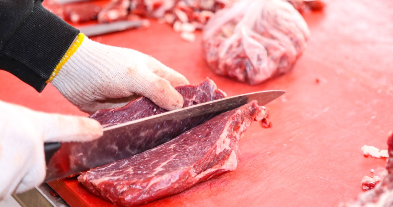 Skażona wołowina. Resort rolnictwa gasi pożar po niefortunnych słowach wiceminister