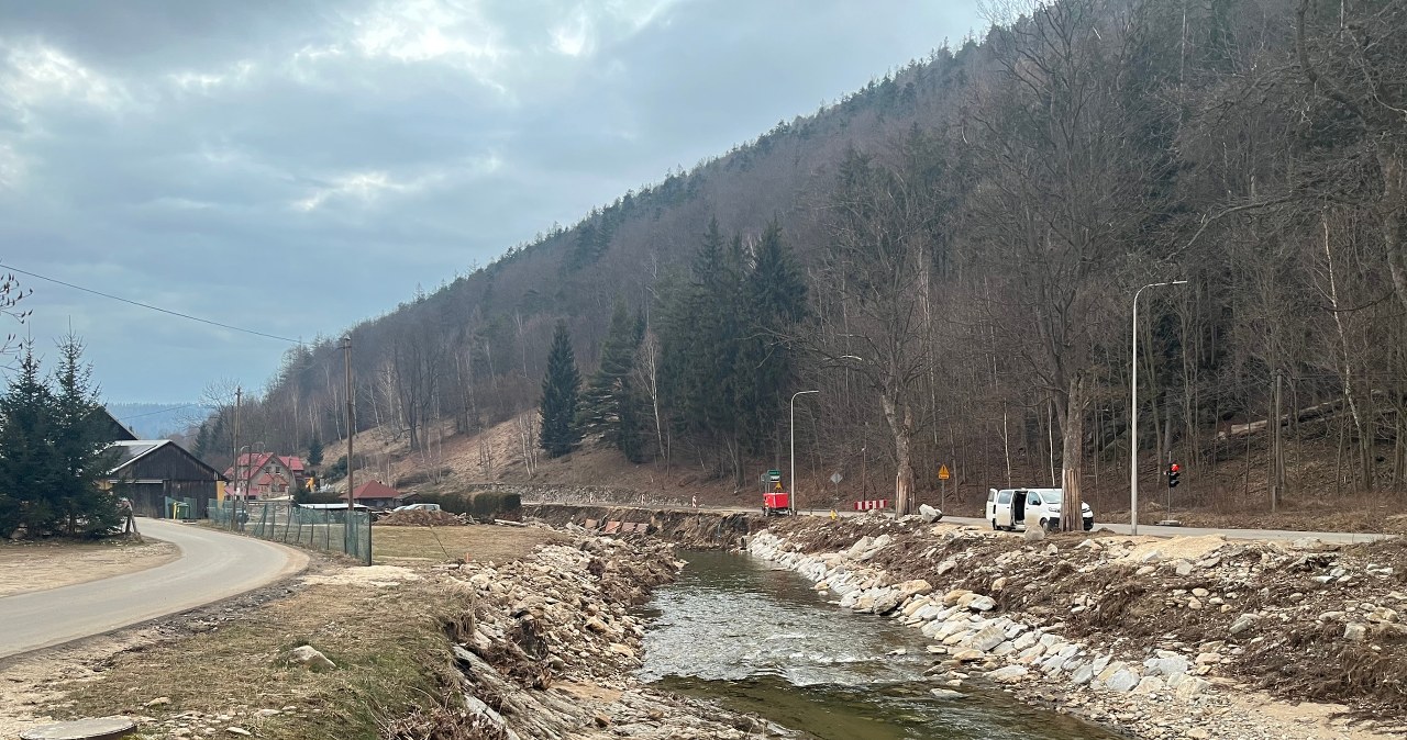Poszkodowani przez powódź w zawieszeniu. Wciąż brak kluczowego dokumentu