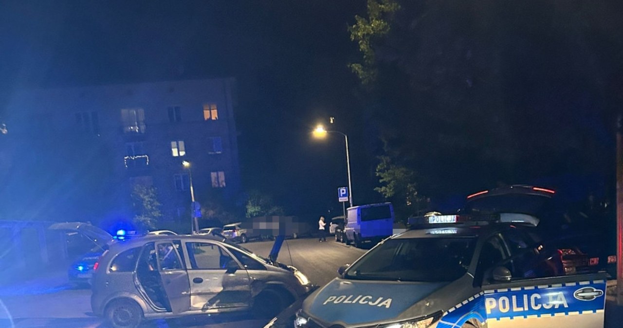 Dramatyczny pościg ulicami Warszawy! Złodziej czołowo zderzył się z radiowozem