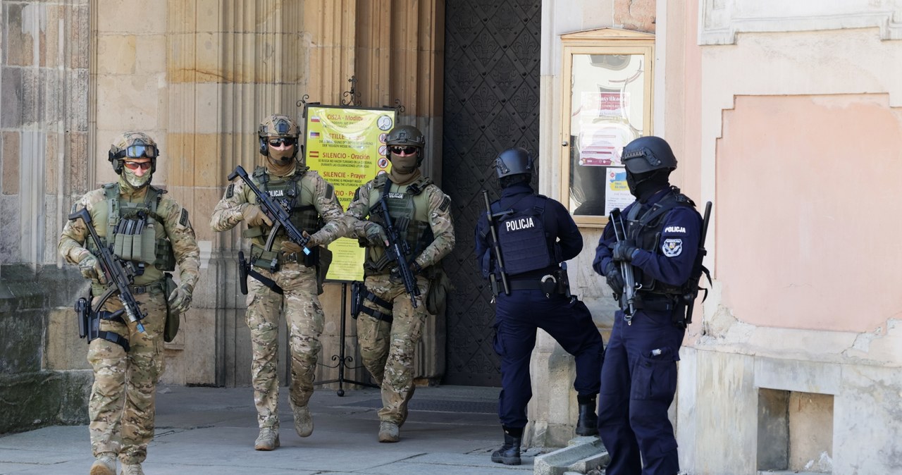 Podpalone ciało i zatrzymany ksiądz. Tajemnicza śmierć na Mazowszu