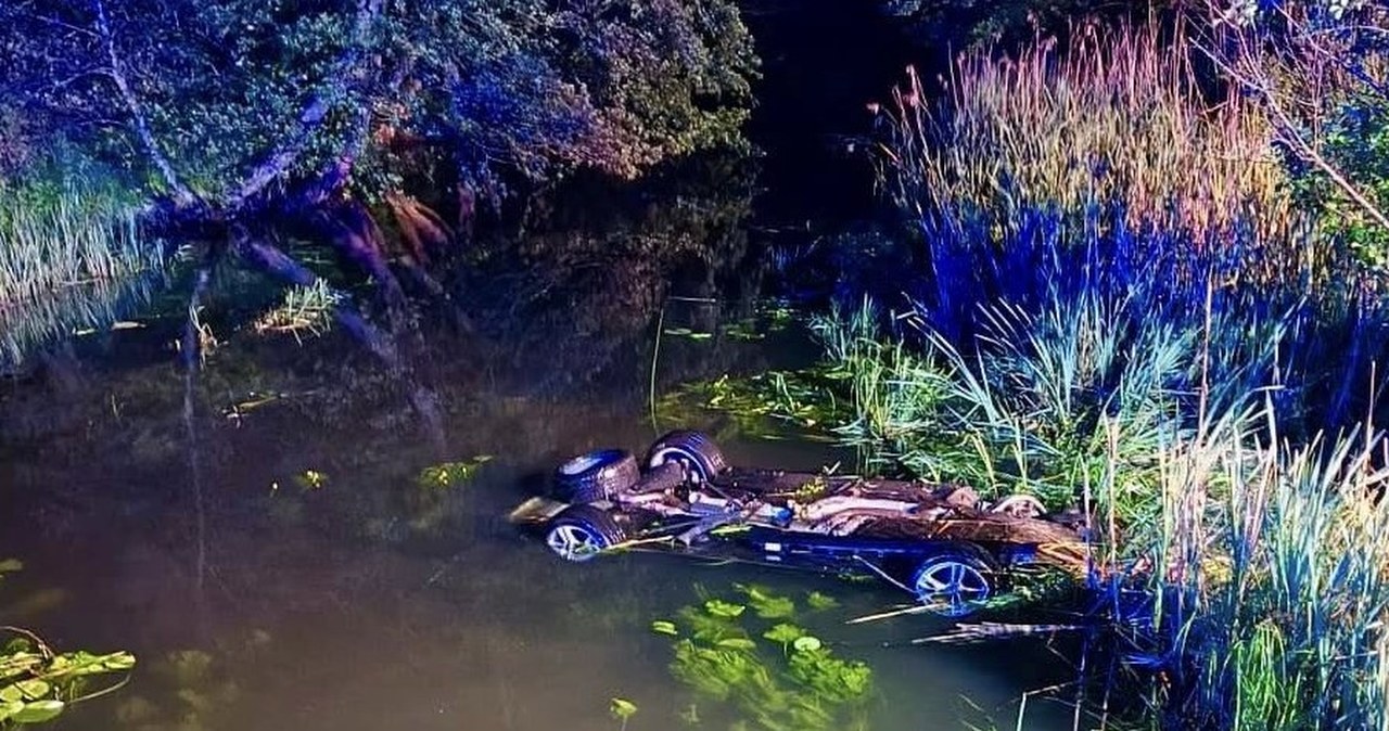 BMW wpadło do rzeki. Nie żyje 23-latek