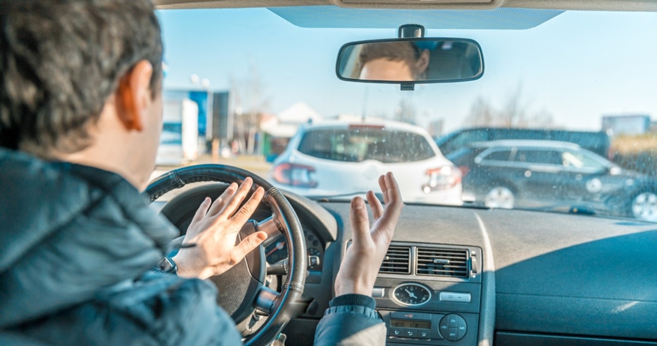 Furiat atakował kierowców. Wyzywał, groził i bił