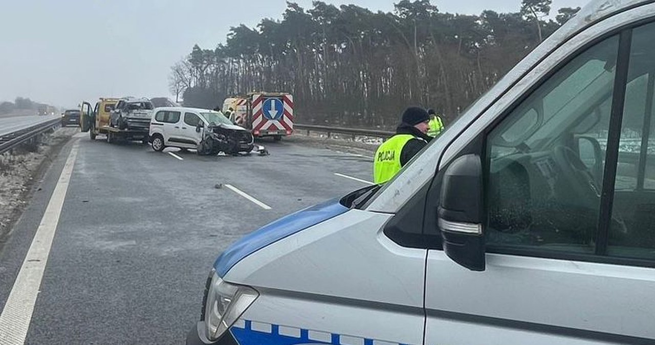 ​Wypadek z udziałem trzech aut na autostradzie. Utrudnienia w kierunku Warszawy