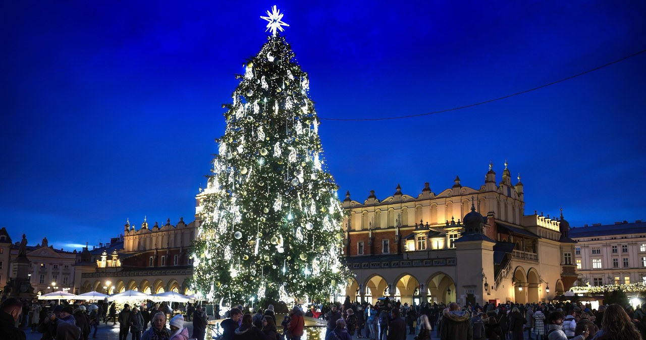 Muzyczne rozświetlenie choinki na Rynku Głównym w Krakowie z RMF FM