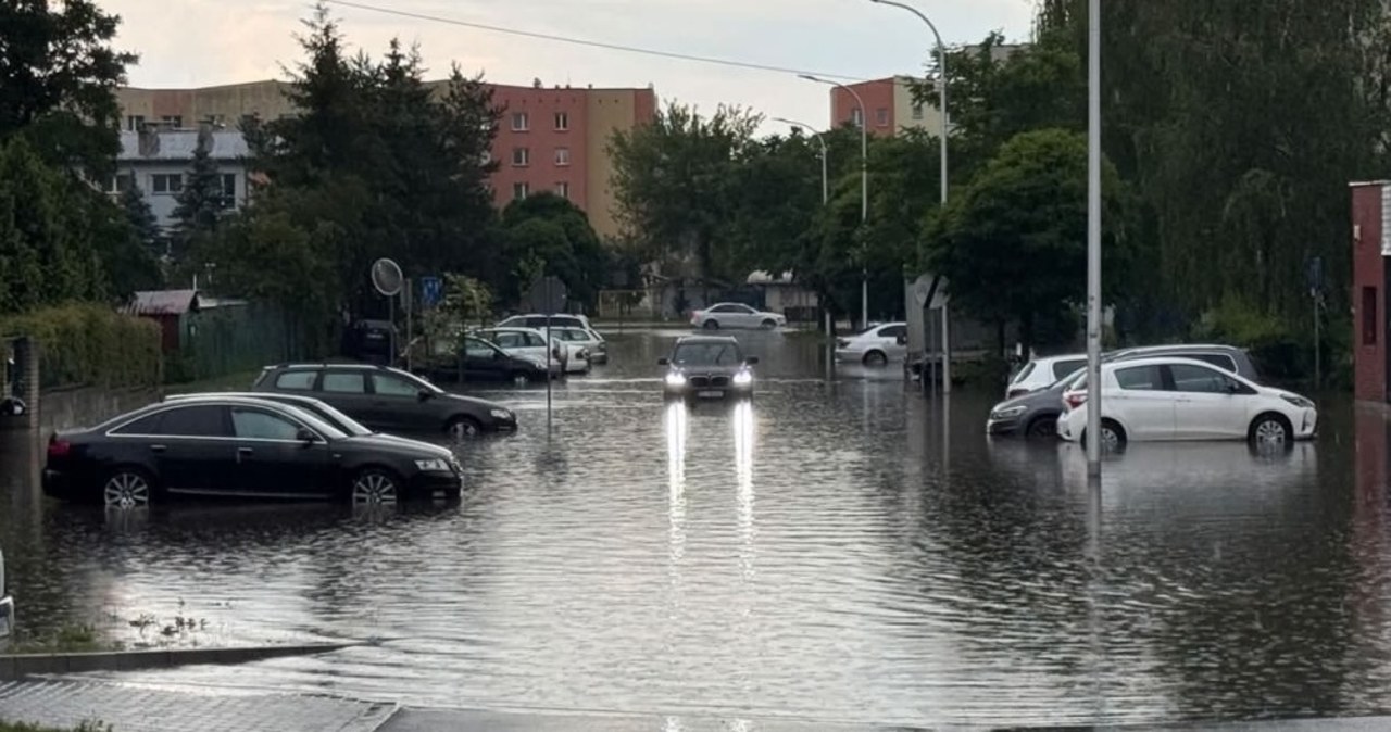 Suwałki zalane. Woda wlewała się przez dach