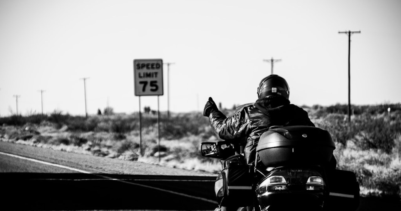 Pora ruszyć w trasę – 5 niezbędnych rzeczy na letnią wyprawę motocyklem!