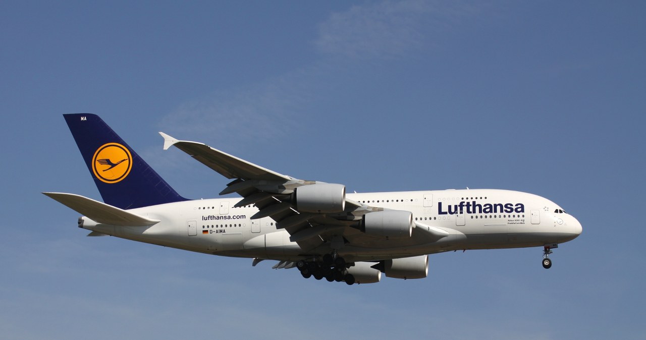 Wrze w Iranie. Linie lotnicze zawieszają rejsy