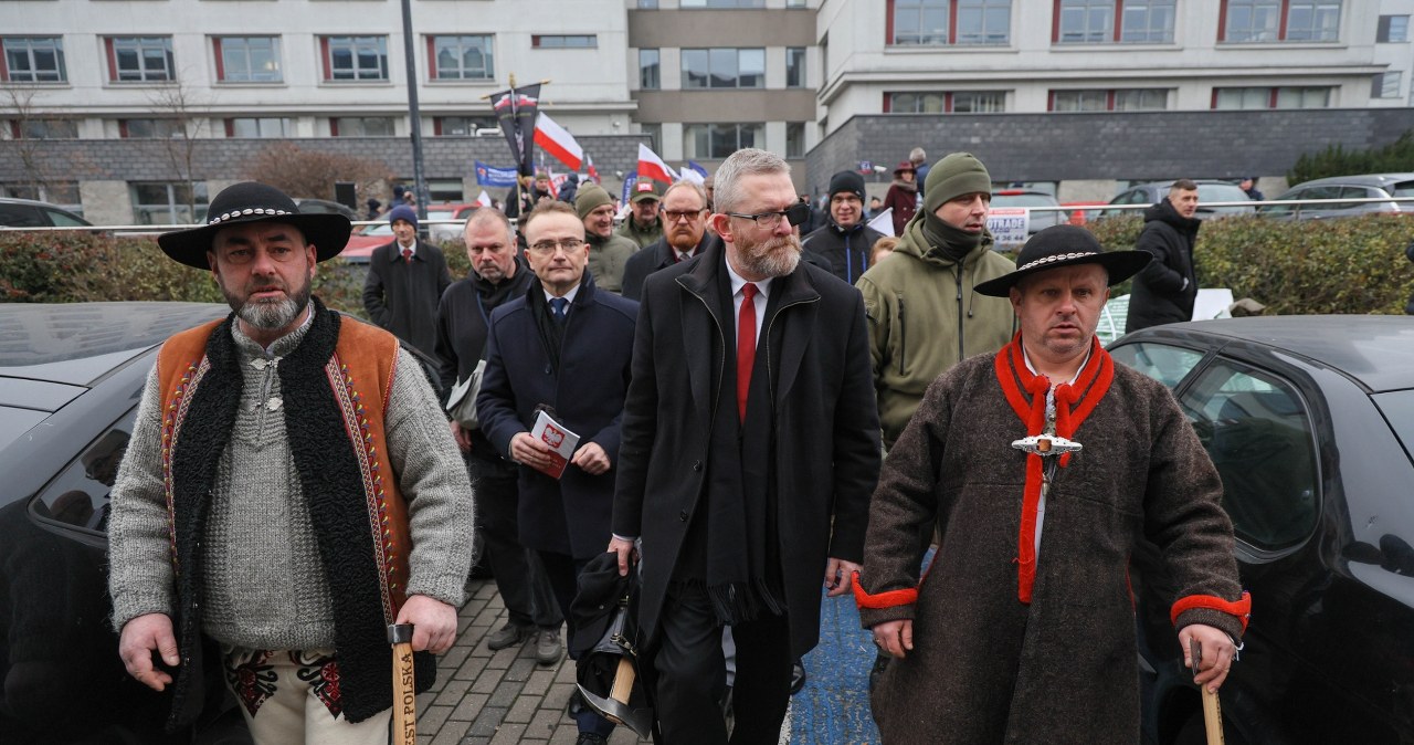 Grzegorz Braun przed sądem. "Nagle powołuje się na europejskie orzecznictwo"