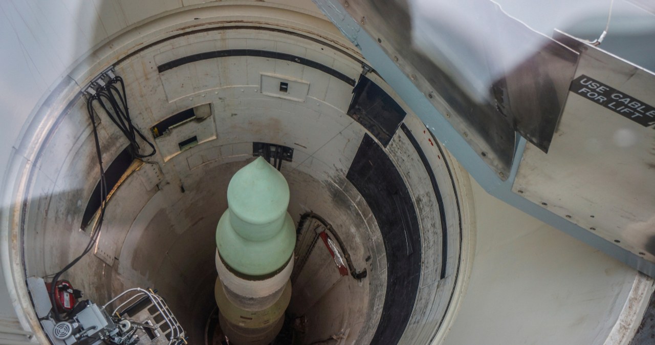 Rosyjski wywiad zagraniczny: Londyn i Paryż chcą przekazać Ukrainie bombę atomową