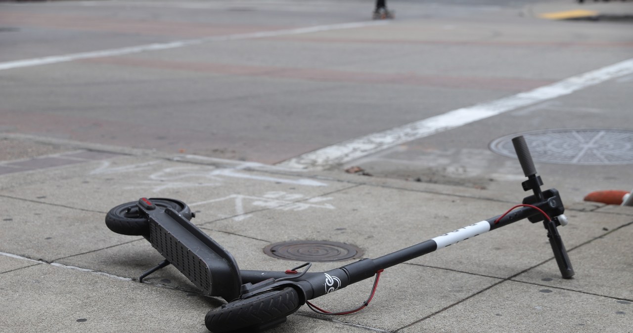 Groźny wypadek w Pszczynie. Nastolatek na hulajnodze wjechał w rowerzystę