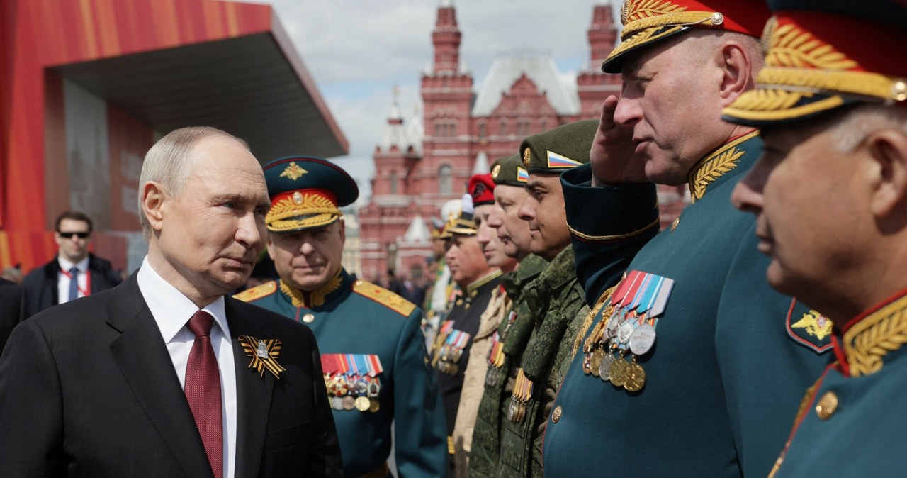 Zaskakujące gesty Putina wobec wojskowych. Kamery wszystko uchwyciły