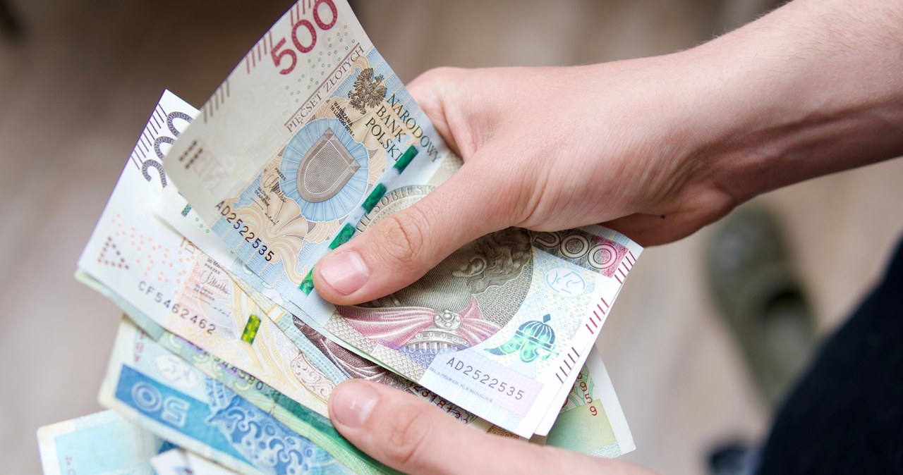 "Polska ma obowiązek podjąć działania wyjaśniające". KE reaguje na aferę z KPO