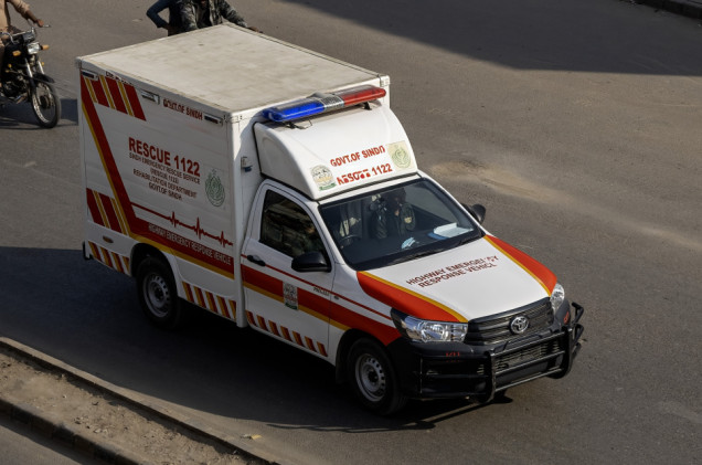 Tragedia na górskiej drodze. Autokar spadł z 20 metrów, dziesiątki ofiar śmiertelnych