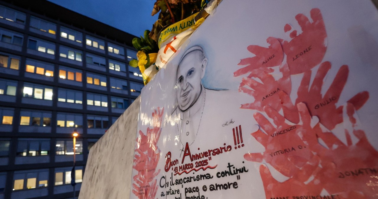 Papież Franciszek przechodzi "okres próby". Dziękuje za wsparcie i modlitwę