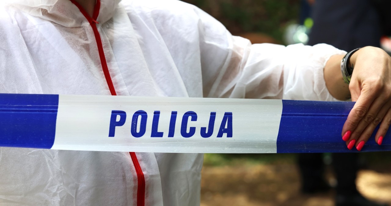 Ciało kobiety znalezione na parkingu. Ślady wskazują na zabójstwo