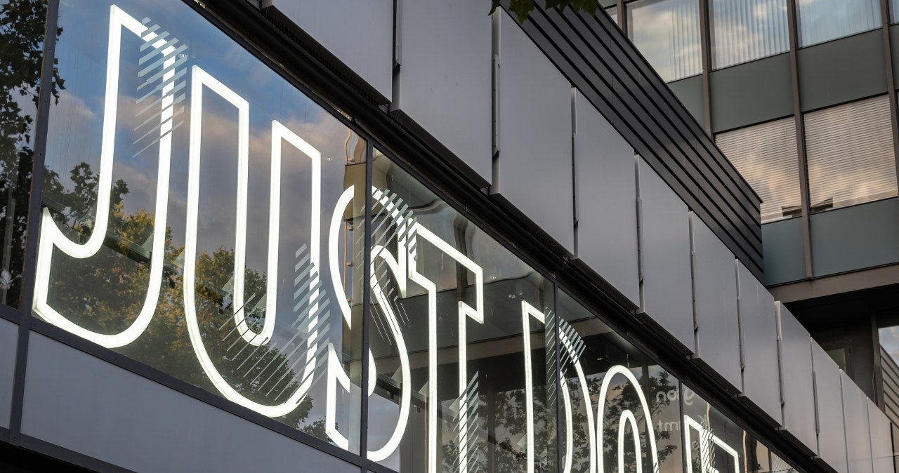 Dyskryminują białych pracowników? Dochodzenie ws. giganta odzieżowego