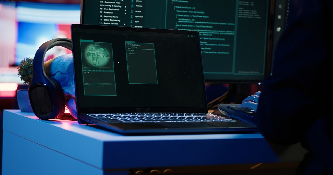 Torba Faradaya i maile w folderze roboczym. Tak działała siatka szpiegowska