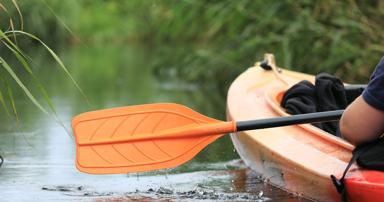 Alkohol i brak kamizelek. Niebezpieczna wywrotka na jeziorze Niegocin