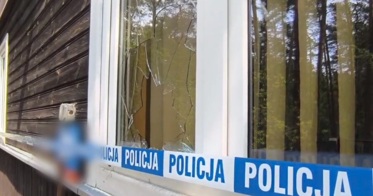 "Zabawa" nastolatków zamieniła się w demolkę. Opuszczony dom zdewastowany