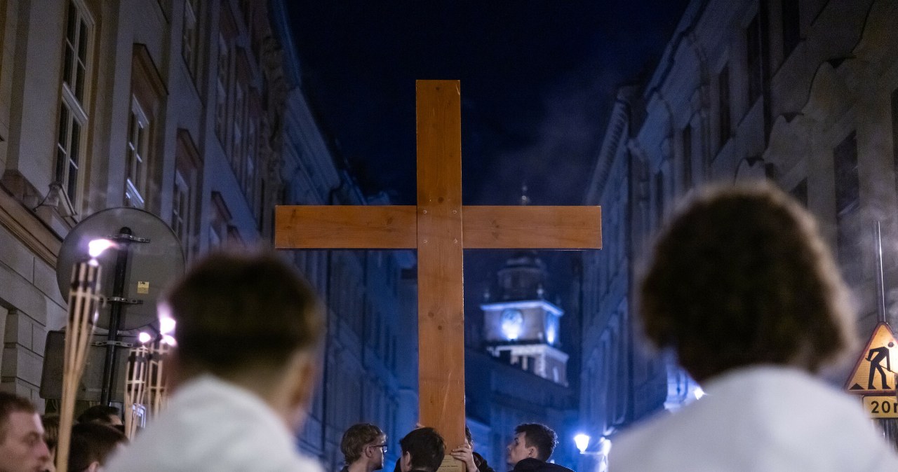 Akademicka Droga Krzyżowa przejdzie ulicami Krakowa. Będą utrudnienia