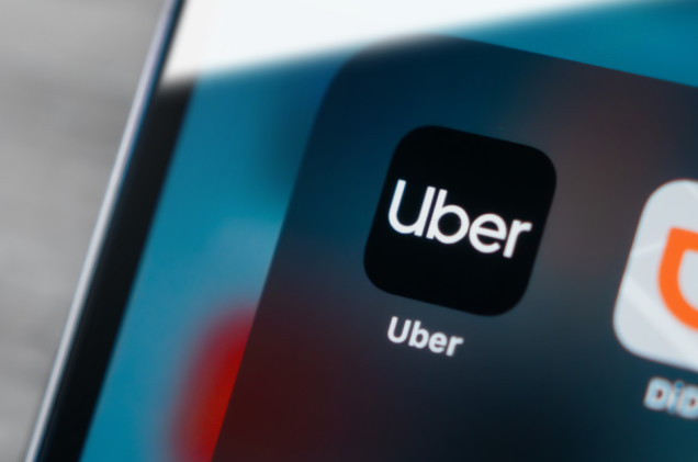 Wielki pozew przeciwko Uberowi. 240 tysięcy kierowców przeciwko firmie