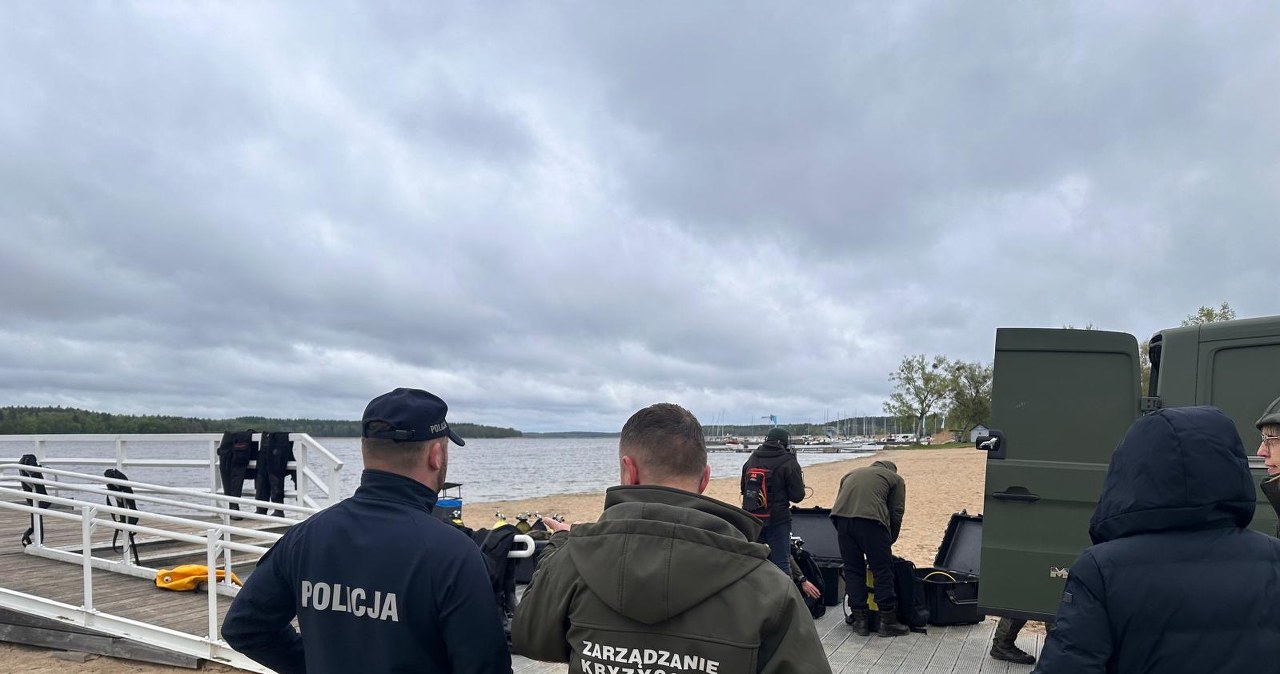 Niewybuchy na dnie Jeziora Charzykowskiego. Akcja służb została wstrzymana do piątku
