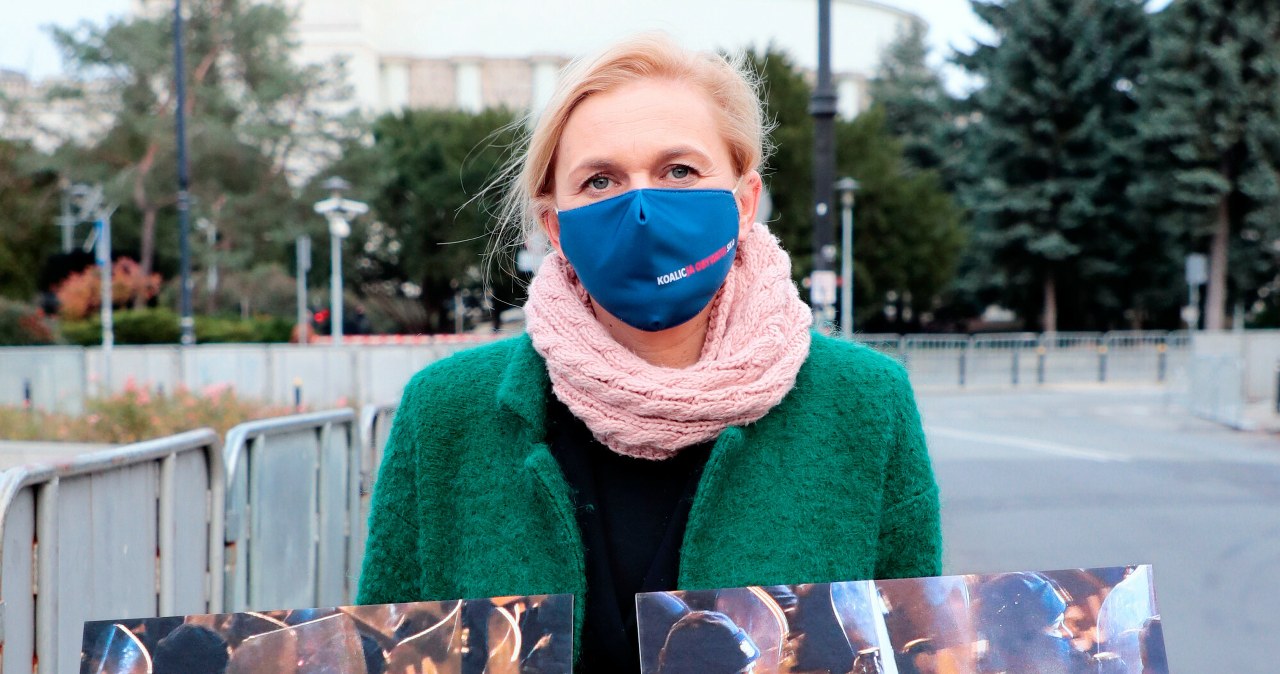 Prysnął gazem w twarz Barbary Nowackiej. Policjant oskarżony