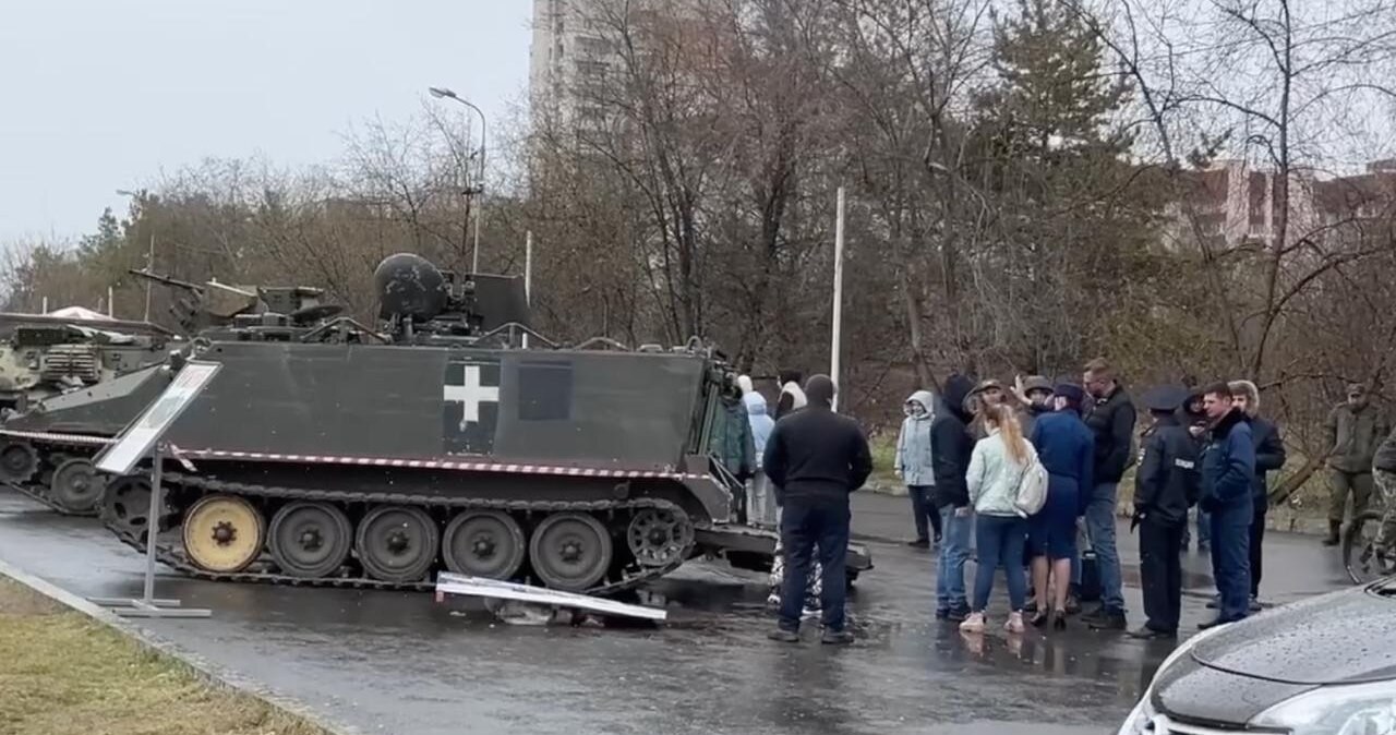 Właz transportera opancerzonego uderzył dziecko w głowę. 4-latek zmarł