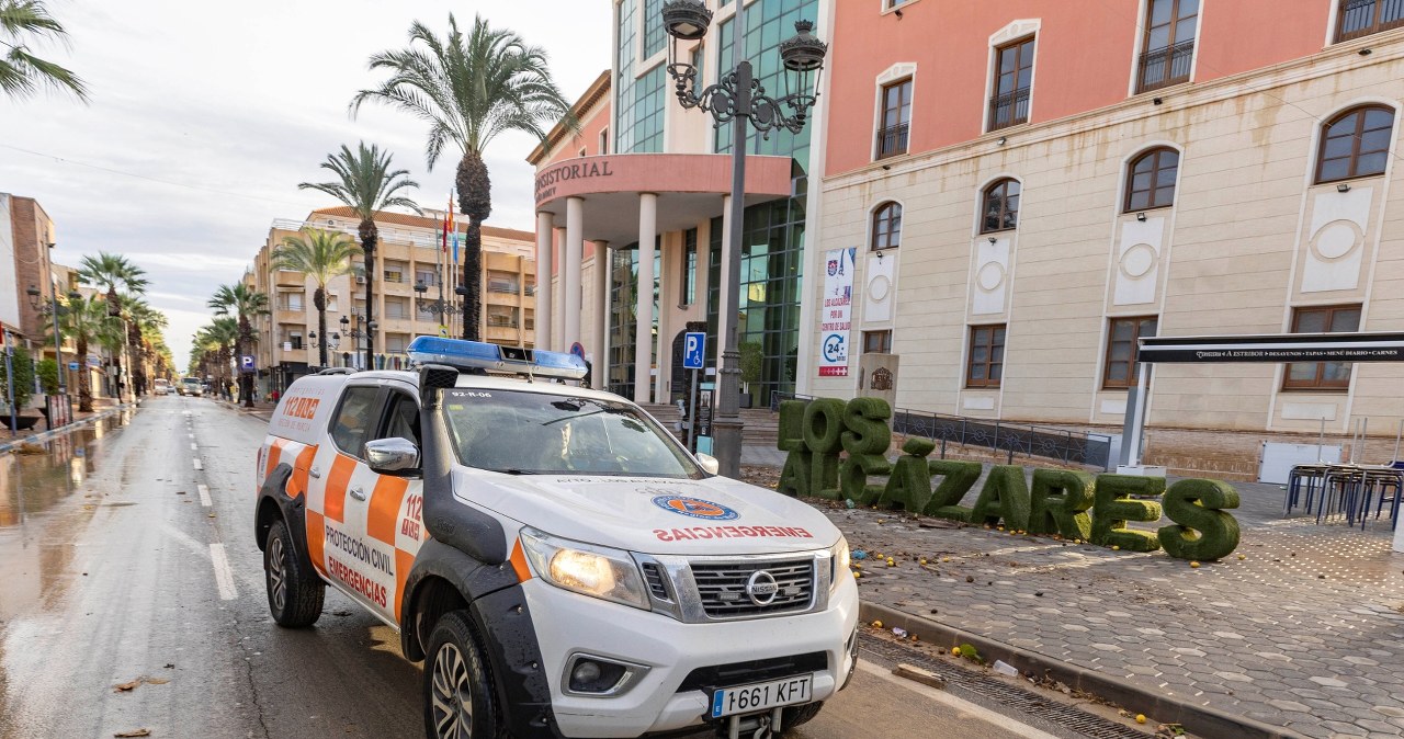 Strażacy weszli do mieszkania przez okno. Dokonali makabrycznego odkrycia