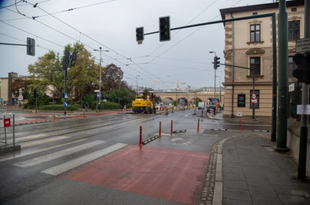 Remont torowiska na ul. Grzegórzeckiej w Krakowie. Od piątku zmiany przy Hali Targowej