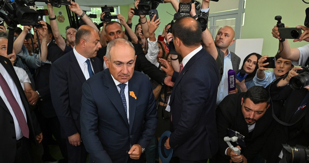 Zliczono tylko część głosów w Armenii. Premier już ogłosił zwycięstwo
