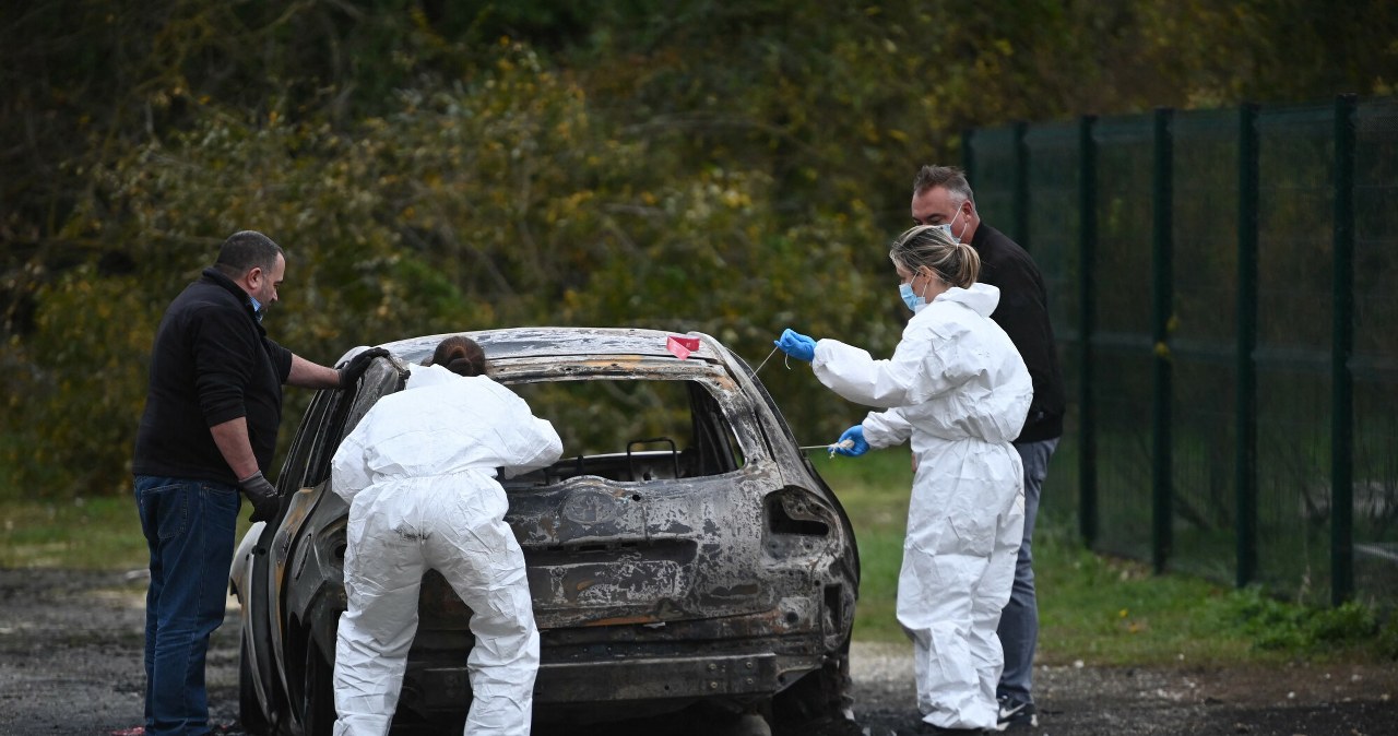 Mężczyzna wjechał w pieszych. Próbował spalić swój samochód