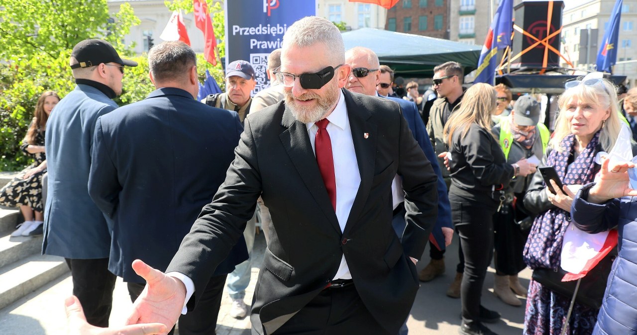 Grzegorz Braun nie usłyszał zarzutów za awanturę w Oleśnicy. "Opuścił gabinet prokuratora"