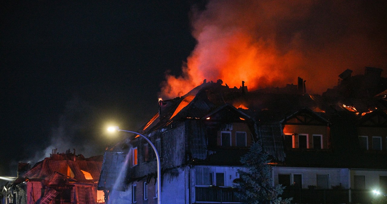 Ogromny pożar w Ząbkach pod Warszawą. Kilka osób poszkodowanych