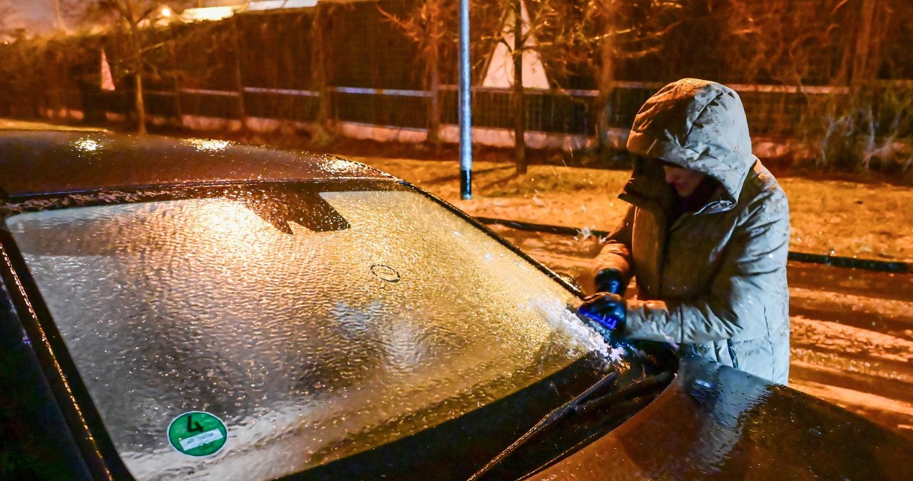 Alerty RCB i IMGW. Gołoledź w większości regionów Polski