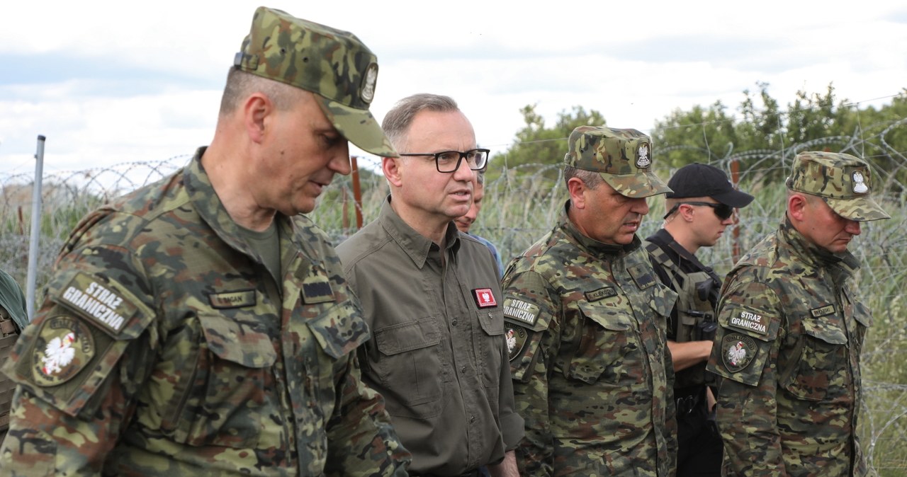 Prezydent na granicy. Duda o "bezczelnych i chamskich"