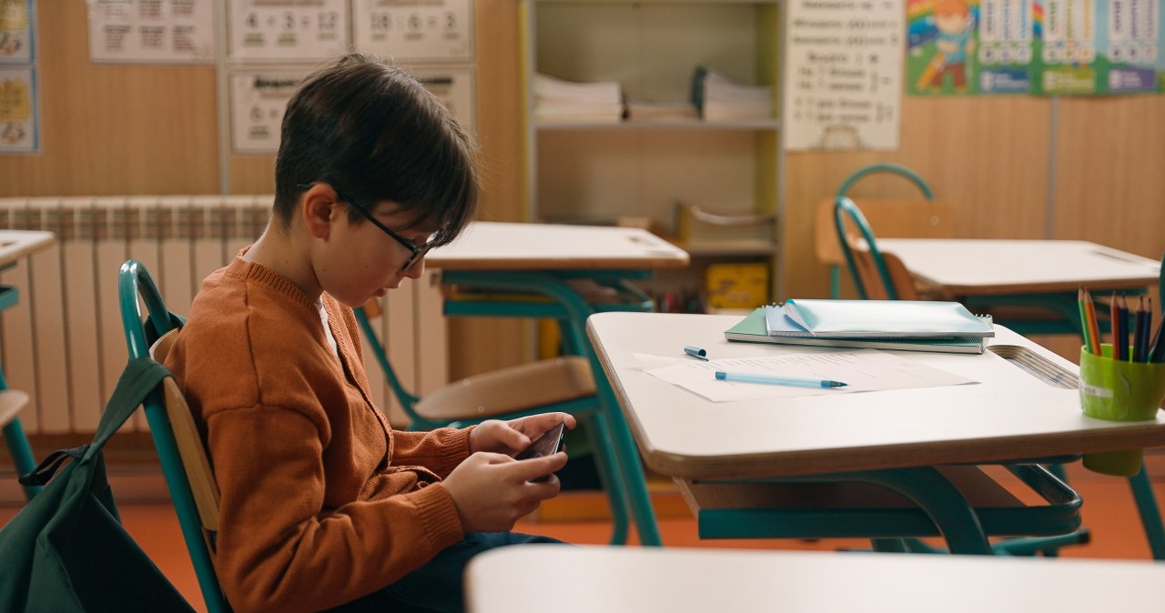 MEN chce zakazu korzystania z telefonów w szkołach. Będzie dotyczył też przedszkoli?