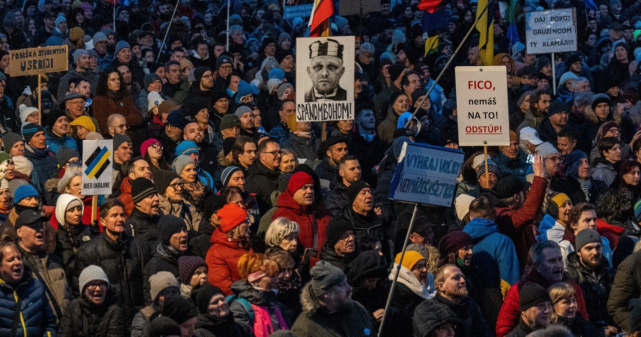 Gigantyczne antyrządowe protesty na Słowacji. "Rosyjski agent"